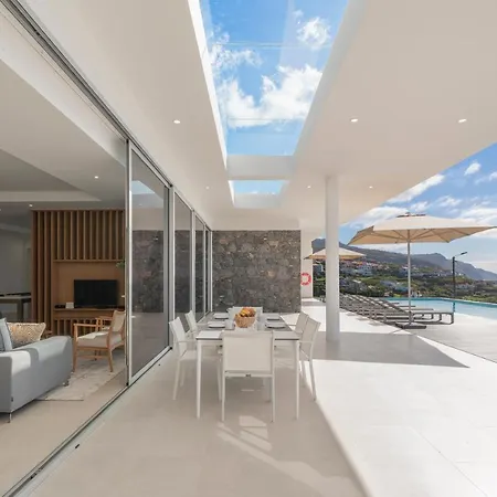 Willa Ourmadeira - Ocean Panorama - Tranquil Seascape